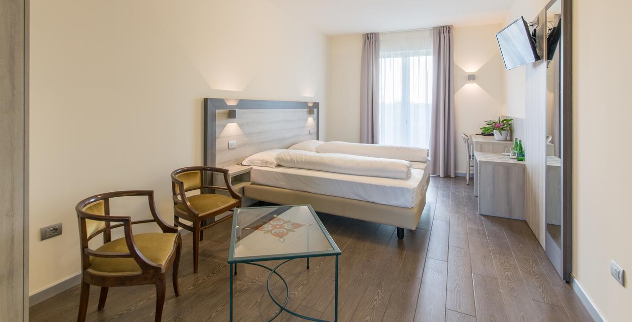 Hotel Panineria Colombera Rossa Brescia Eksteriør bilde